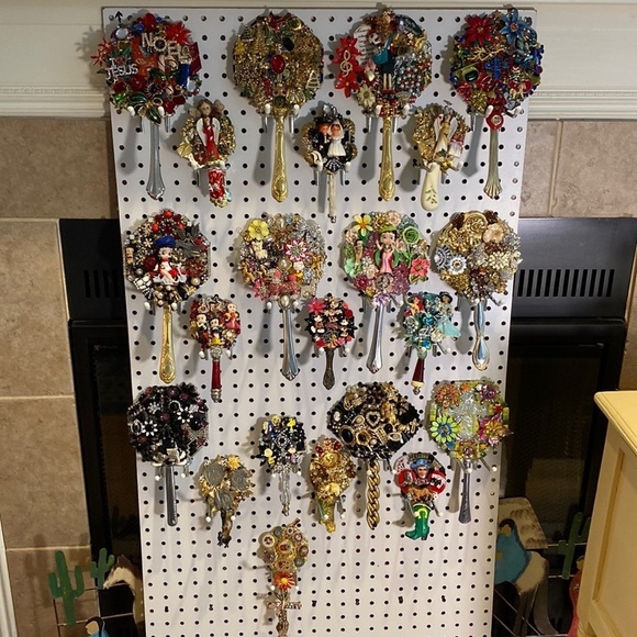 Noel..i Love Jesus Christmas Hand Mirror. Large 5” $98. One of a kind - Picture 2 of 6